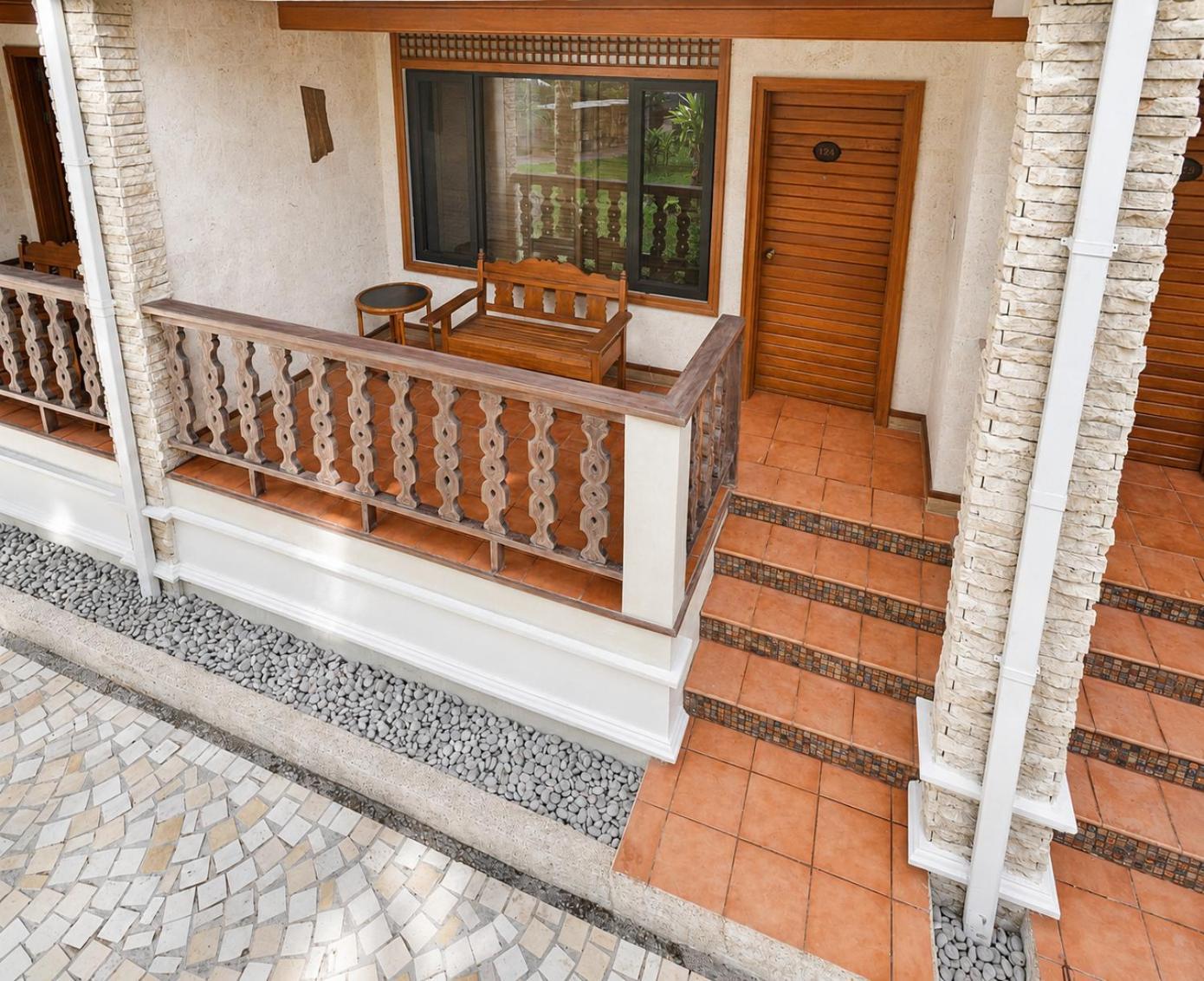 Deluxe Poolside Private Balcony