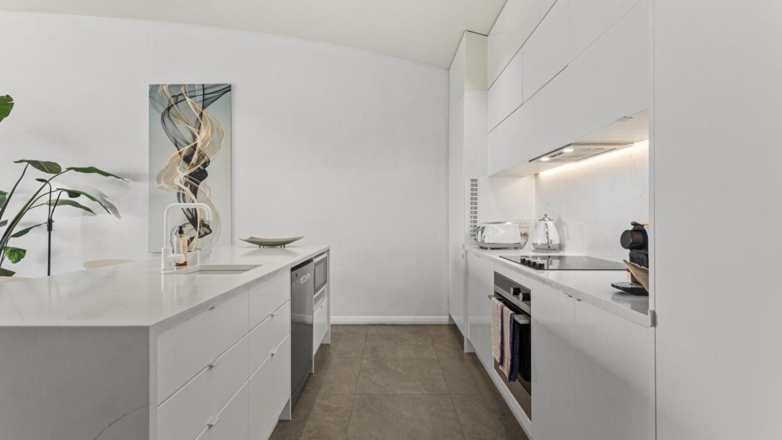 Deluxe Harbourside Three Bedroom Apartment
