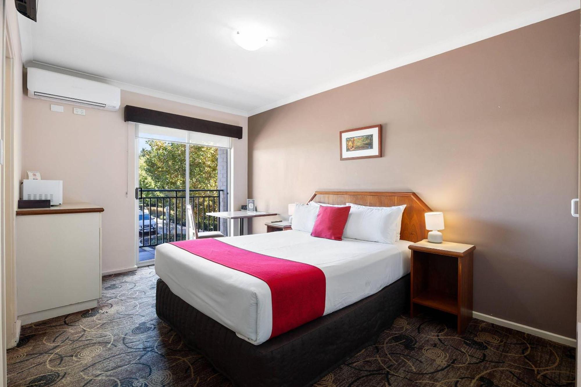 Standard Queen Room