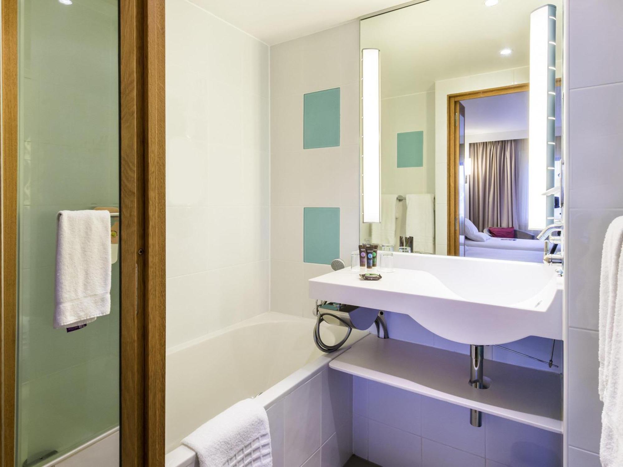 Standard Double Room Two Single Beds