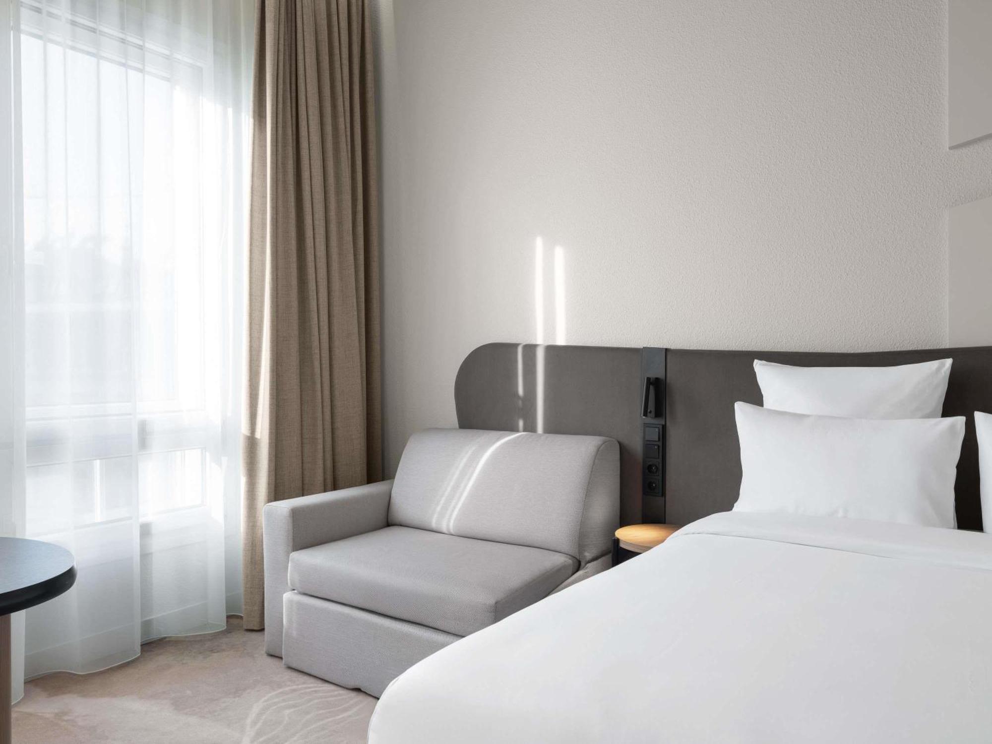 Superior Room with One Double Bed and Sofa Bed