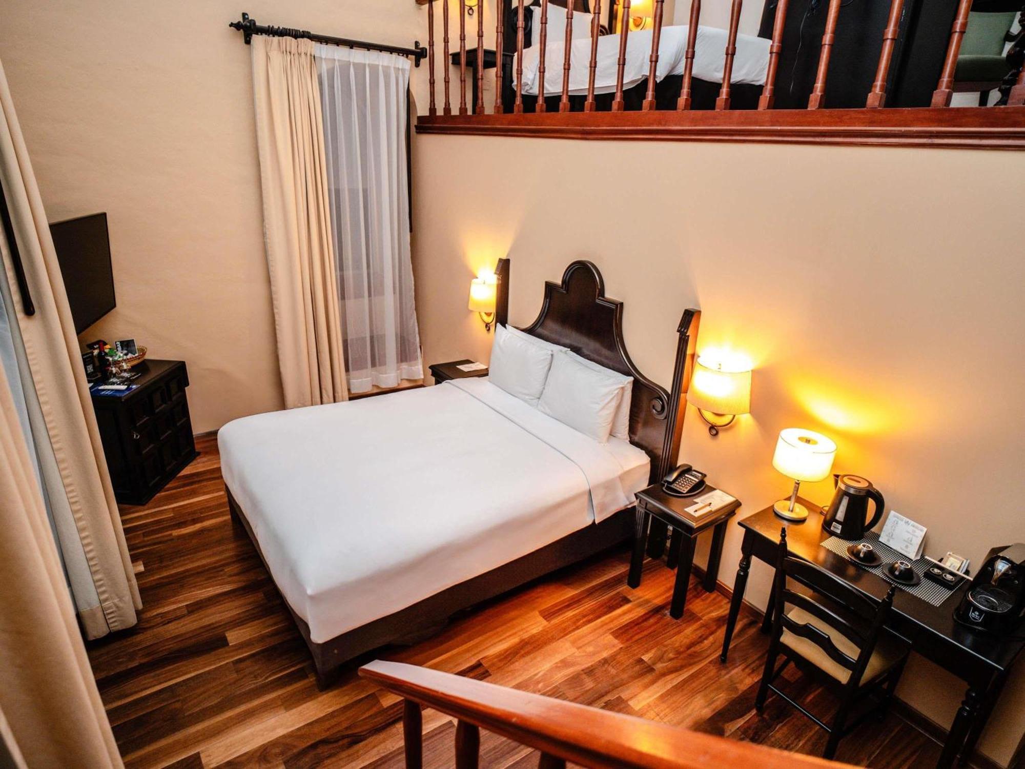 Colonial Family Duplex Room