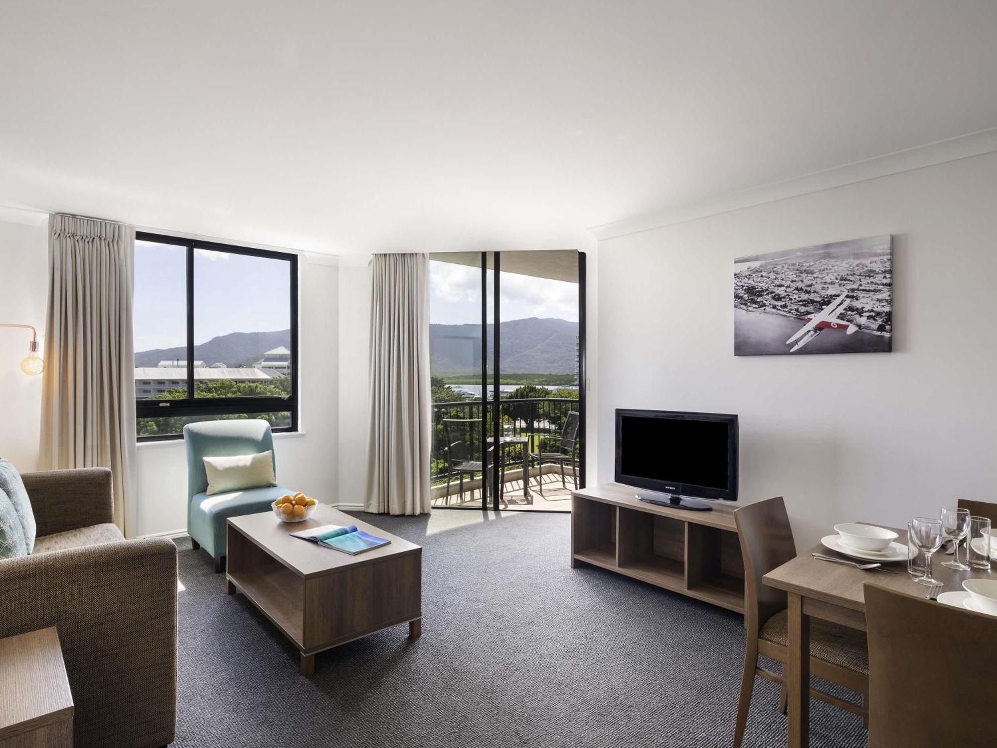 One-Bedroom Apartment Esplanade View