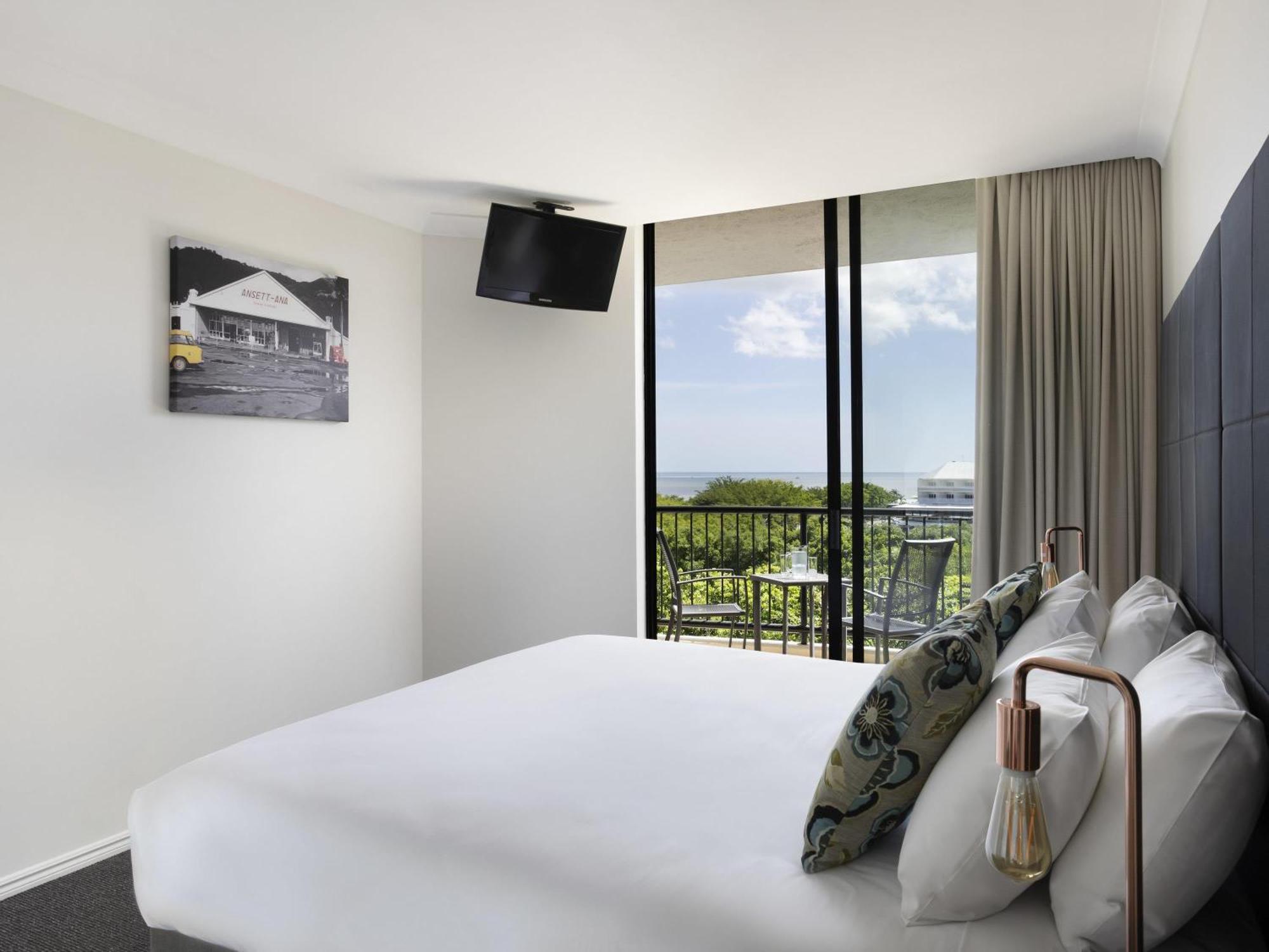 One-Bedroom Apartment Esplanade View