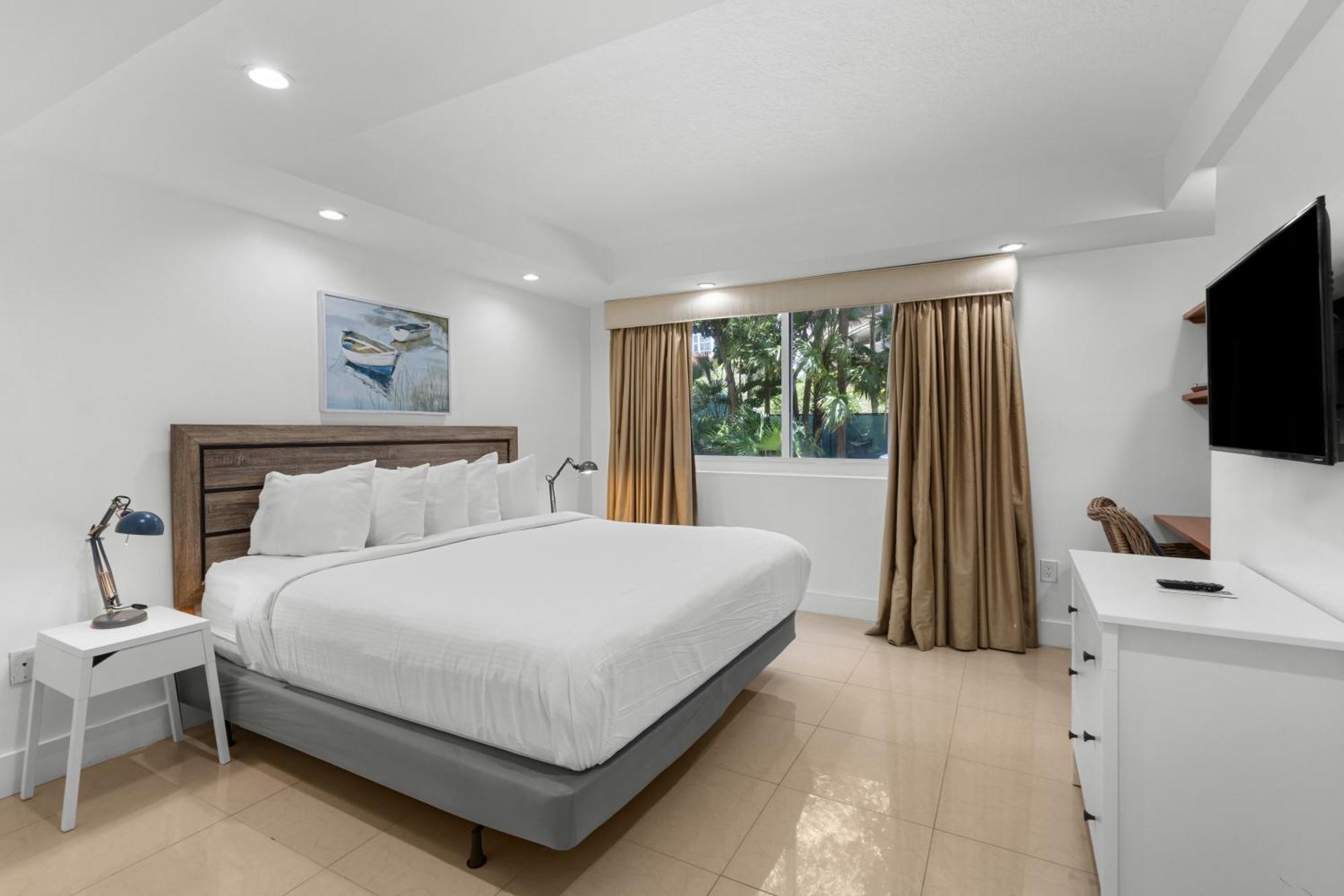 Superior One-Bedroom Apartment