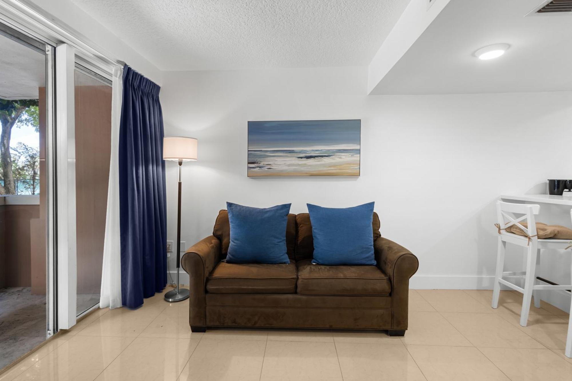 Superior One-Bedroom Apartment
