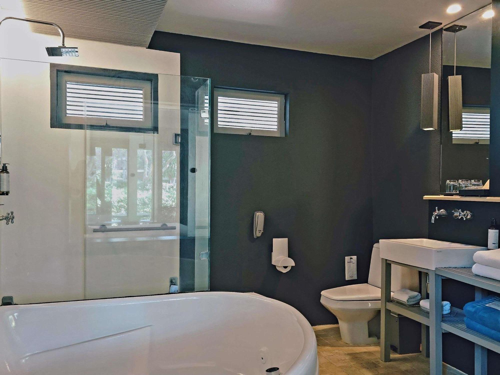 Deluxe King Room with Garden Side