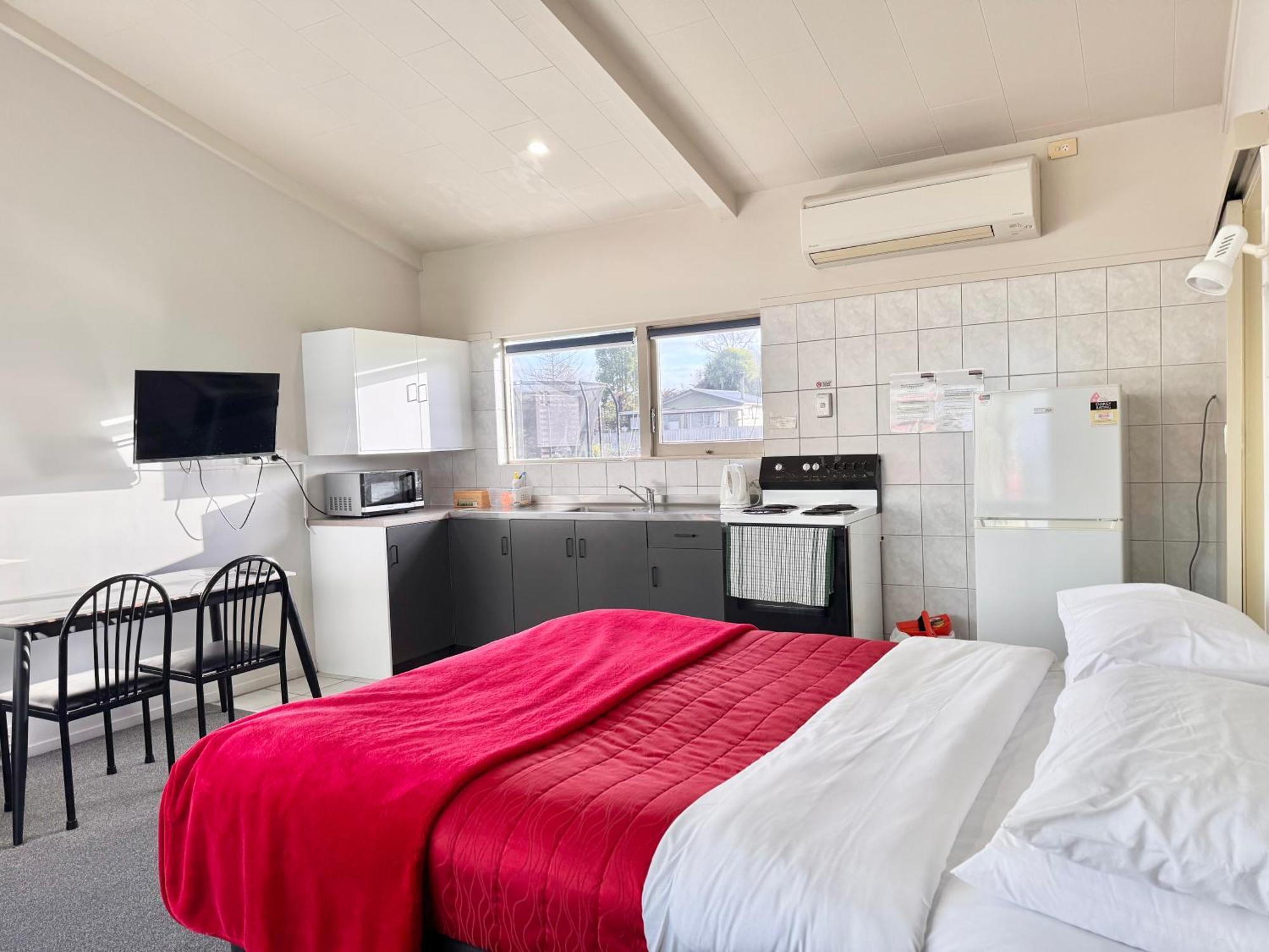 Studio Apartment Comfort Partial Lake View