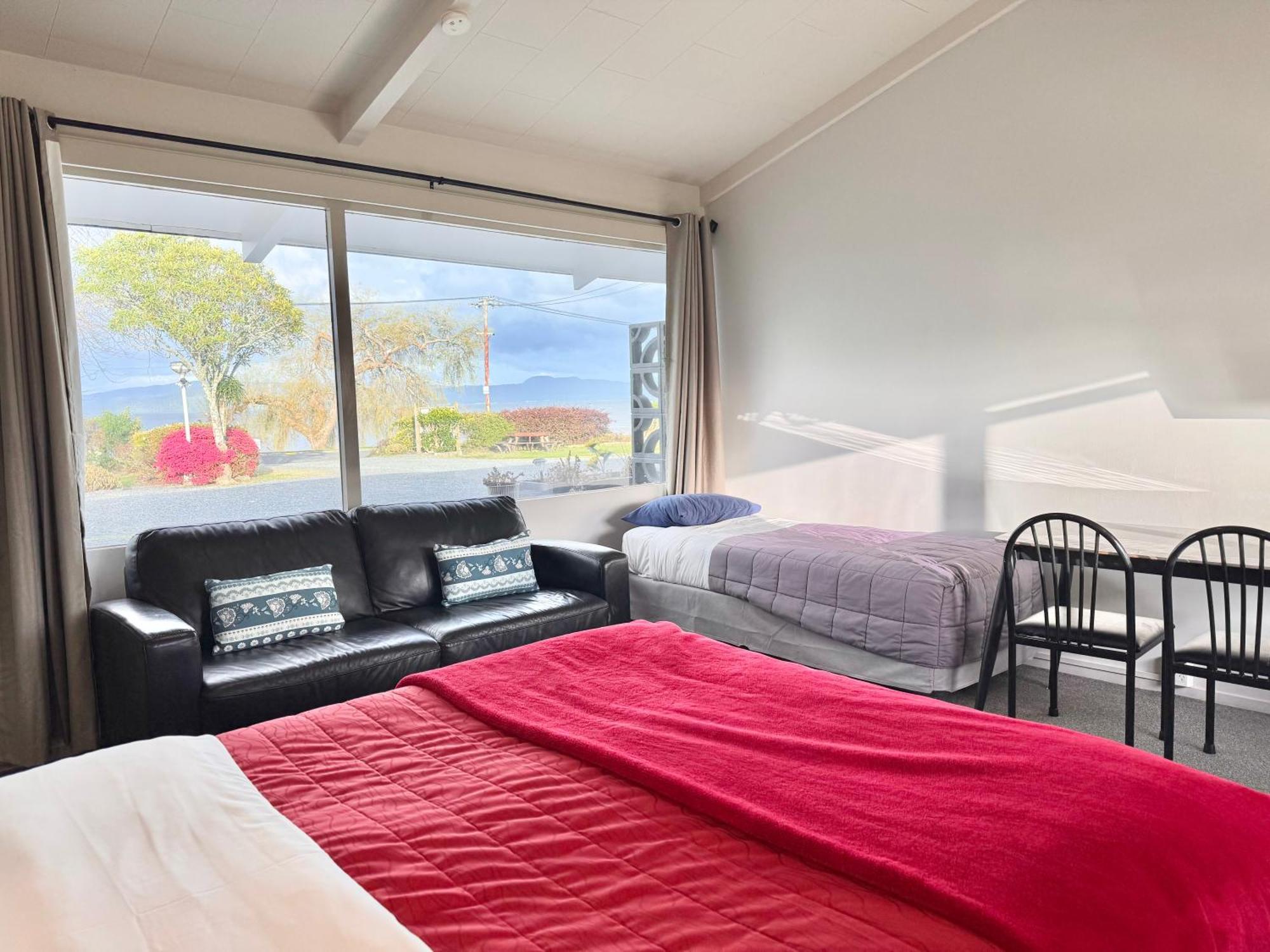 Studio Apartment Comfort Partial Lake View