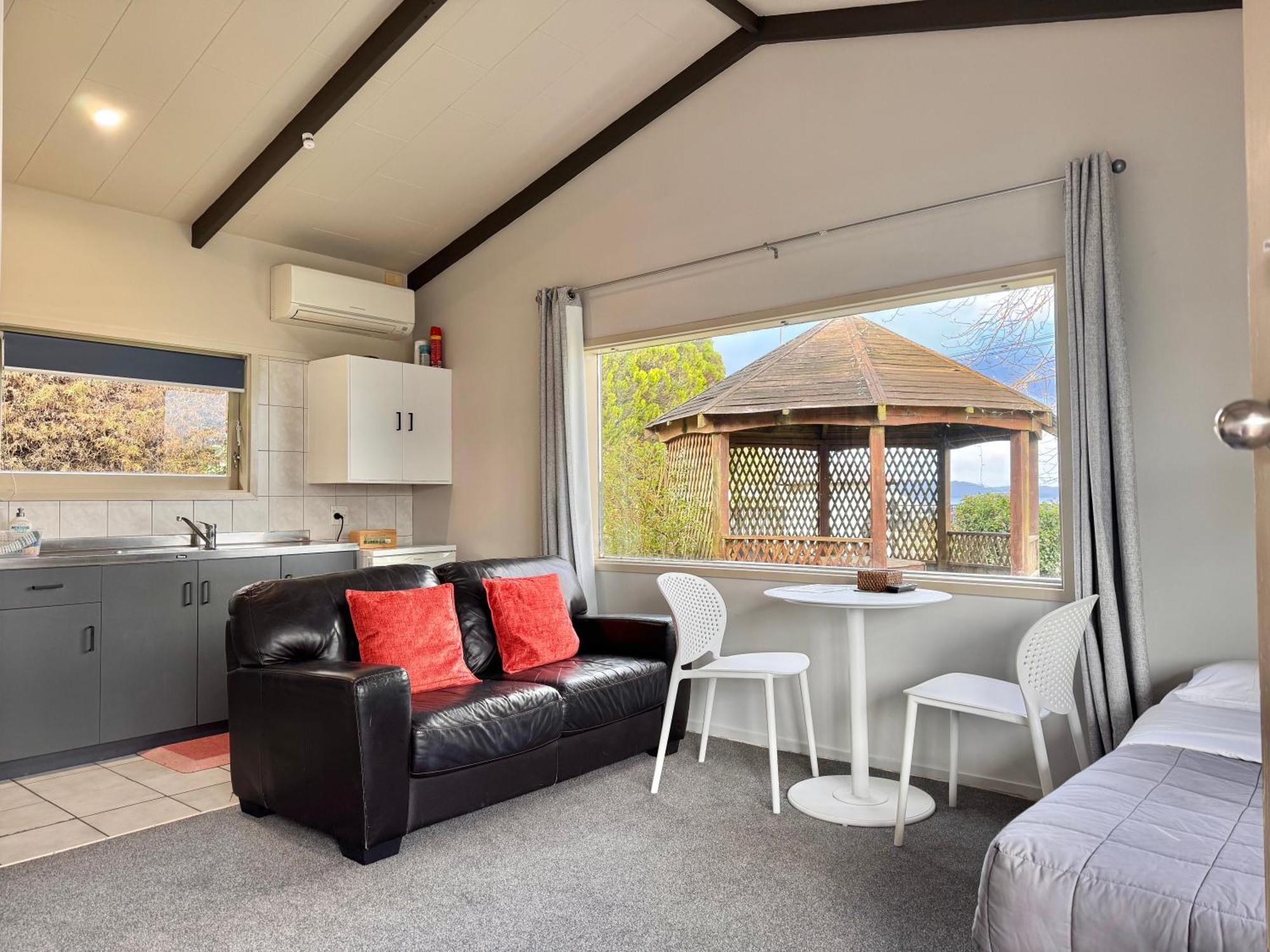 Studio Apartment Comfort Partial Lake View