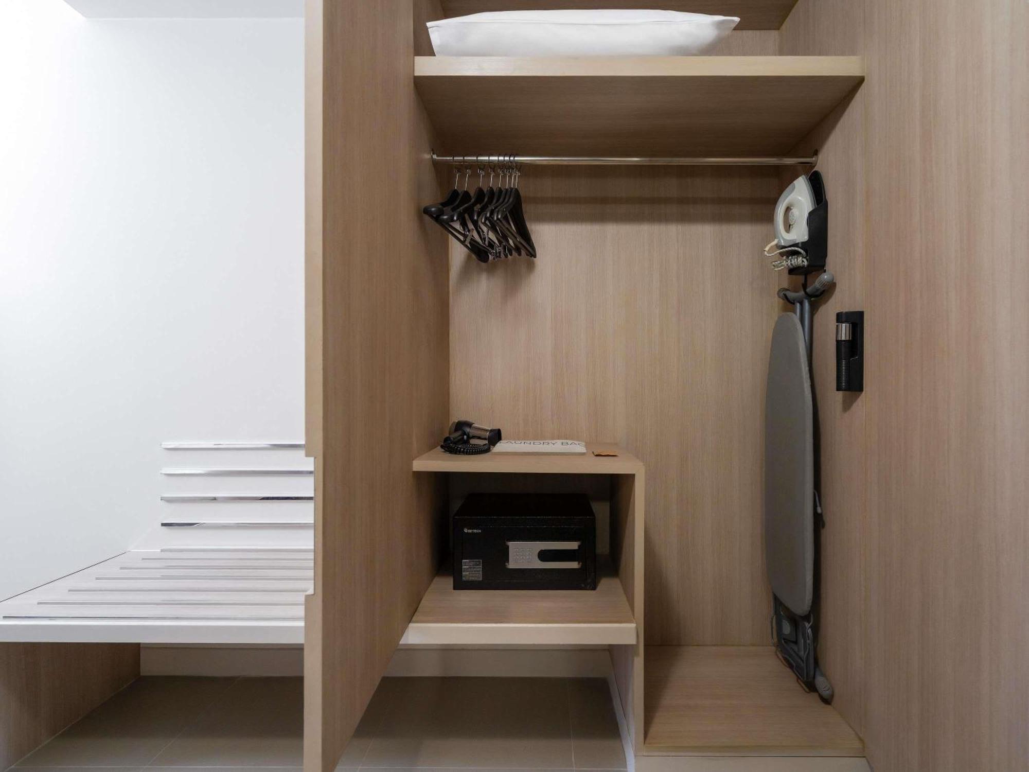 Deluxe Room with 1 queen bed, High floor