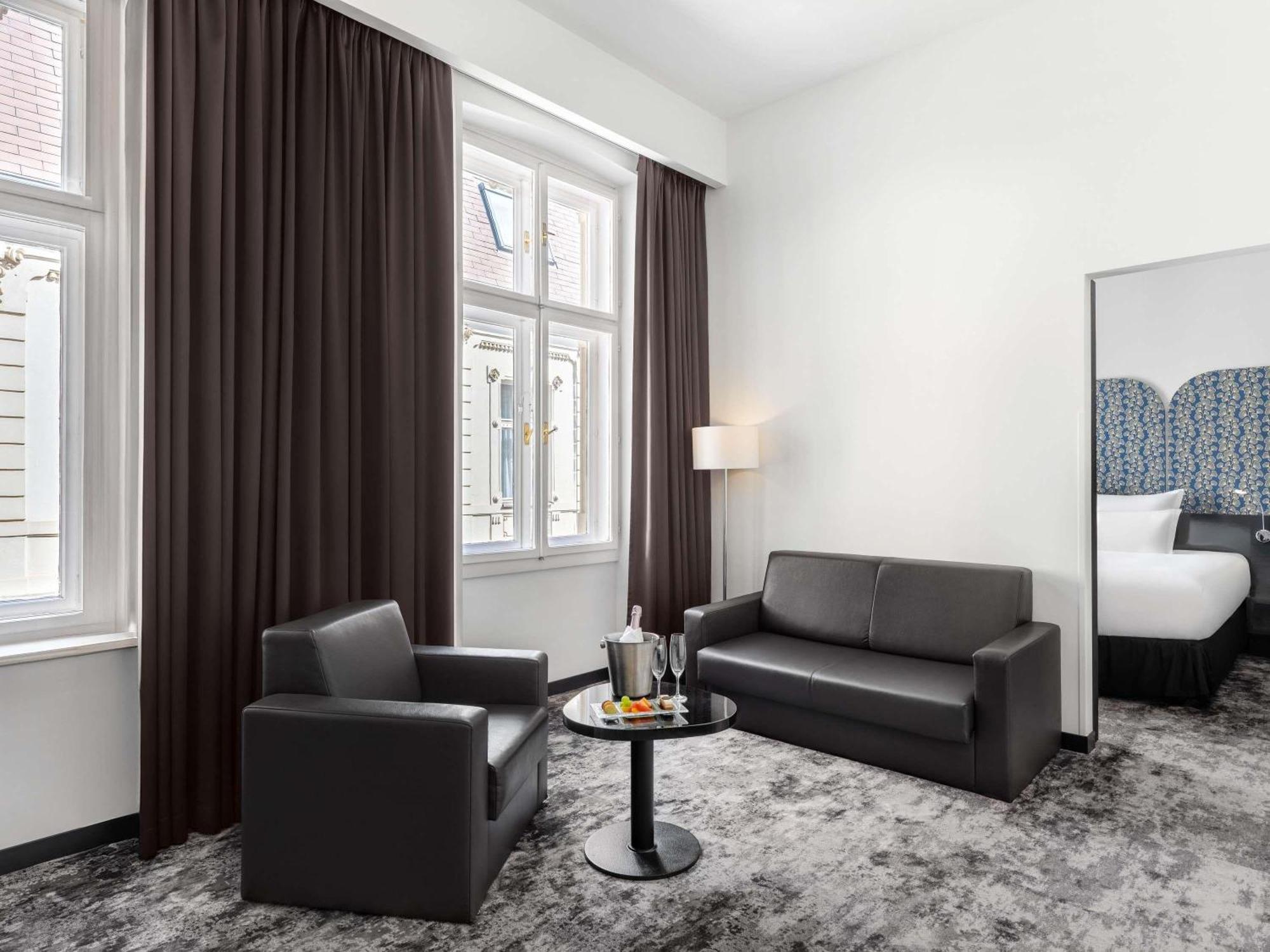Junior Suite One King Bed Sofa