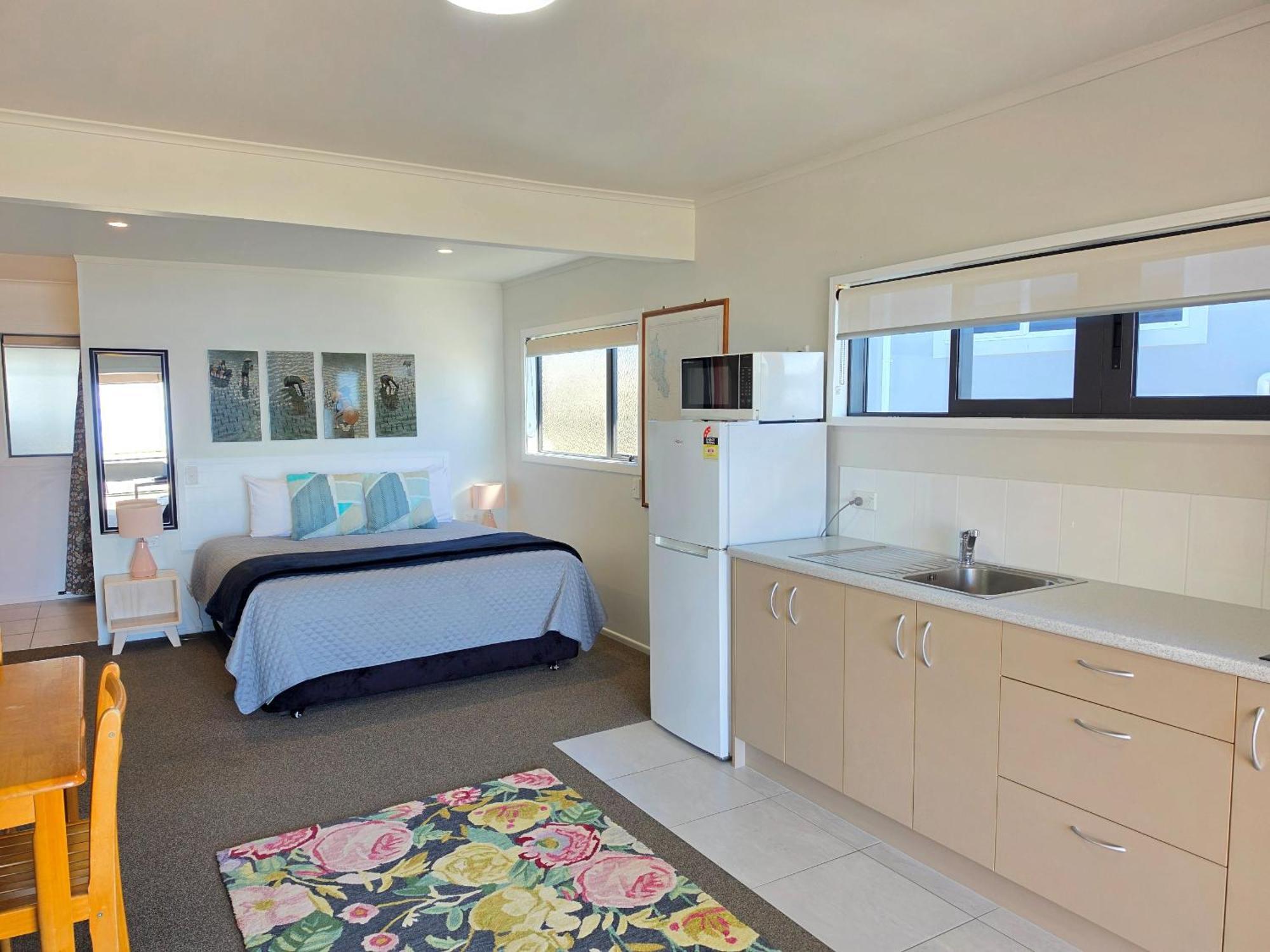 Large Studio Apartment Beachfront 1