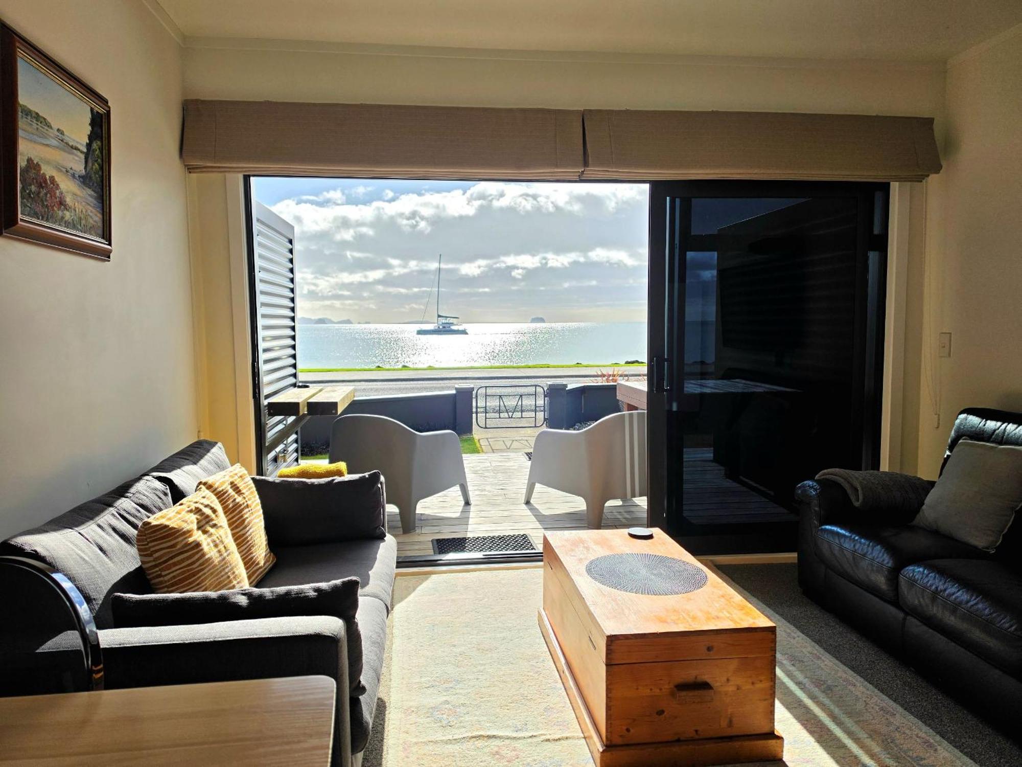 Large Studio Apartment Beachfront 2