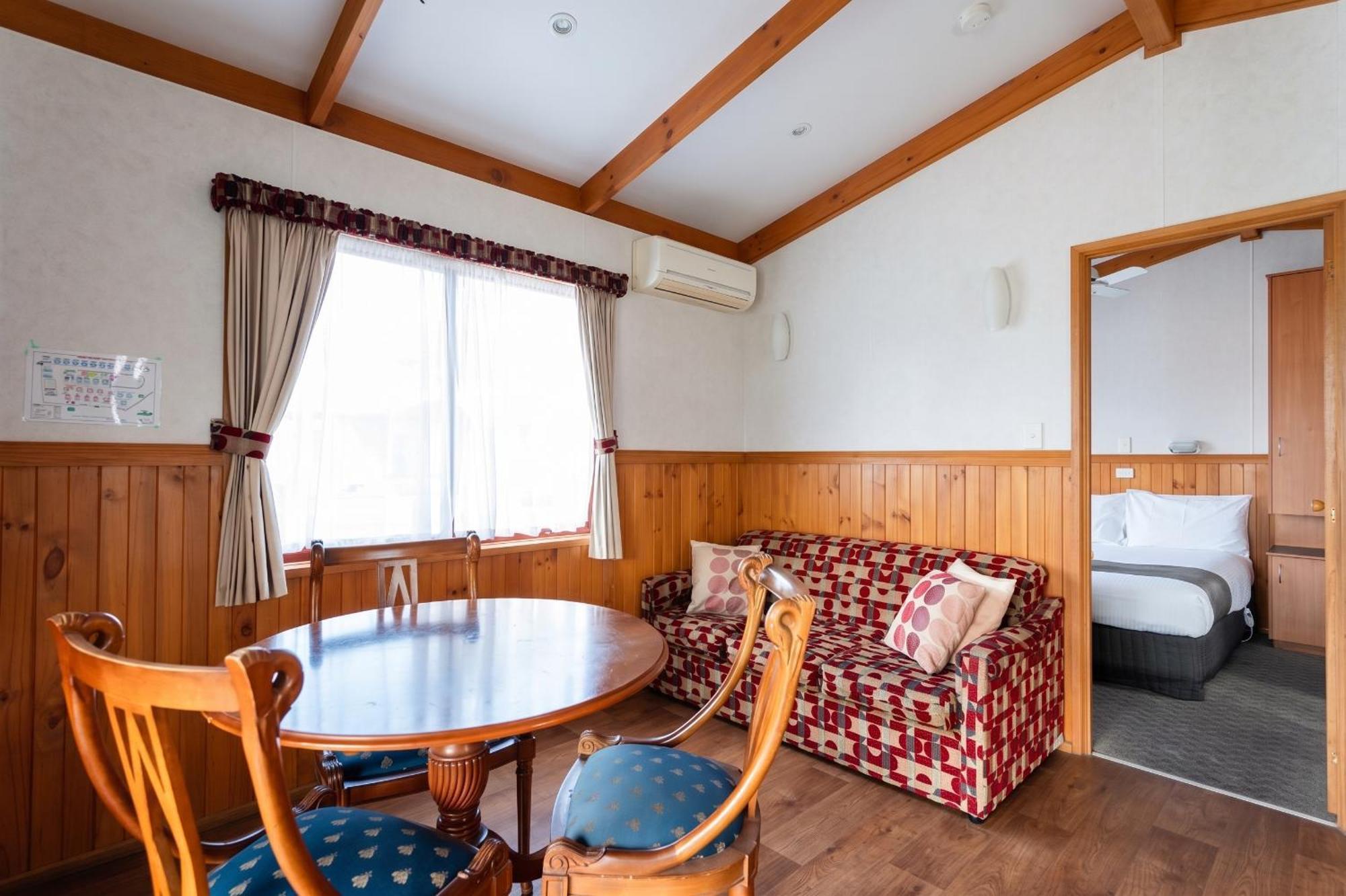 Queen Room with Spa Bath