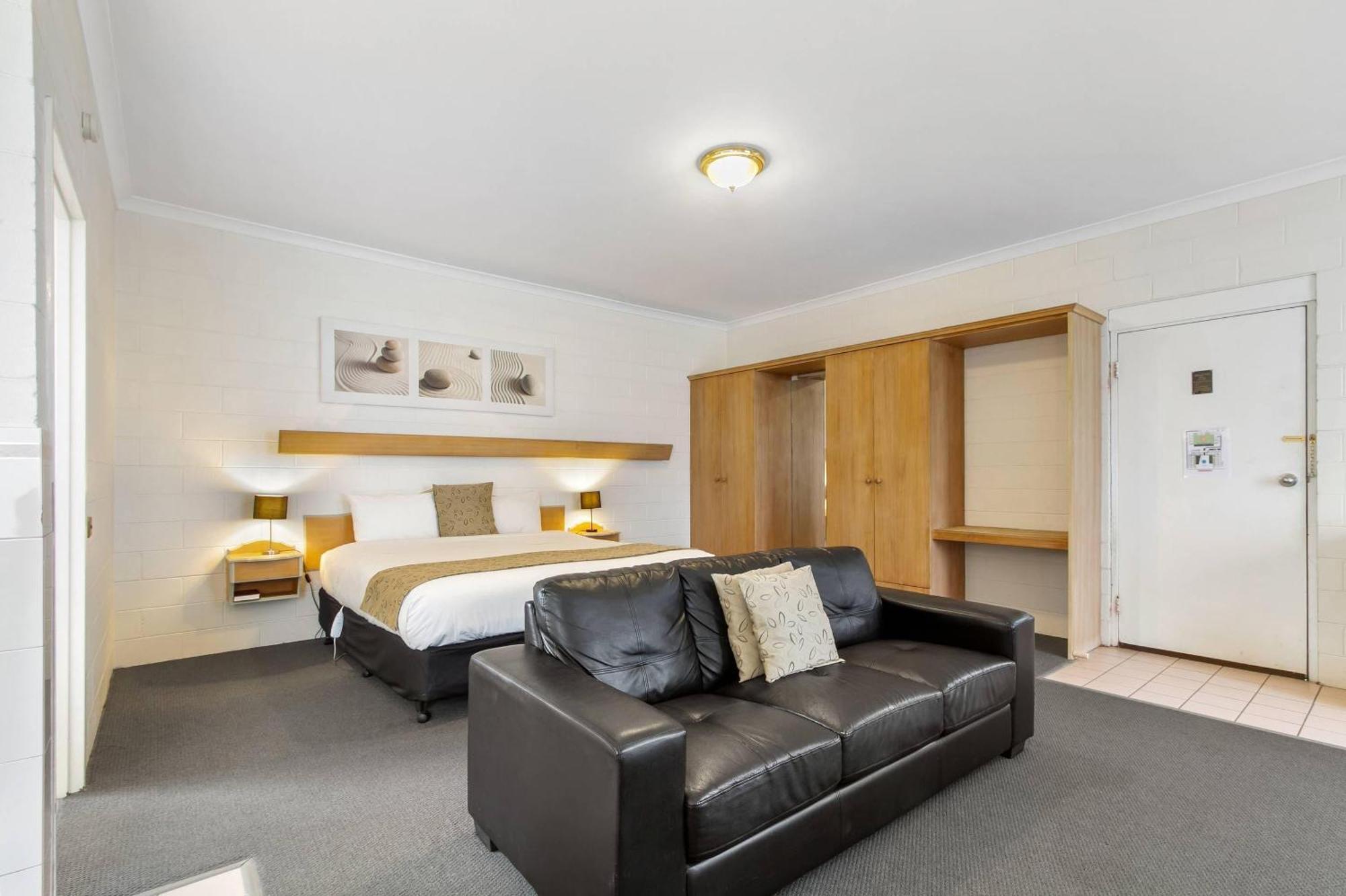 King Bed and Spa