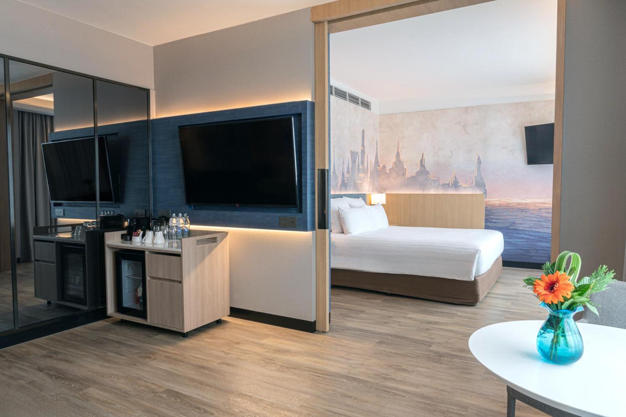 Junior Suite Queen Bed