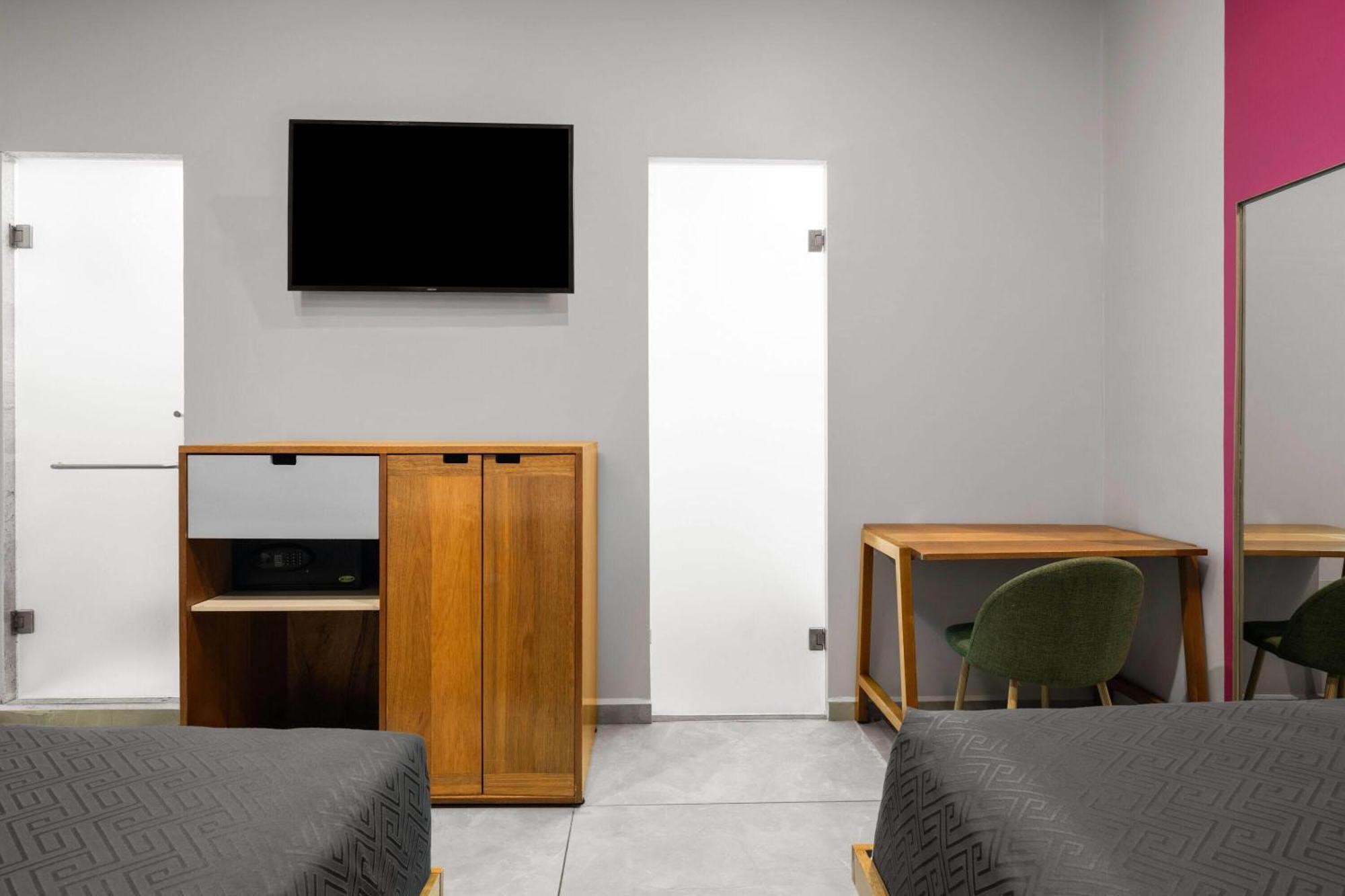 Family Suite Two Double Beds Non-Smoking