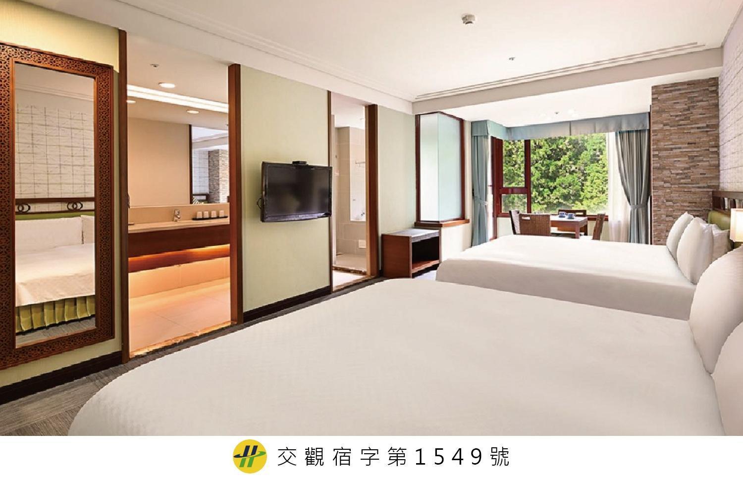 Deluxe Family Room Modern Building