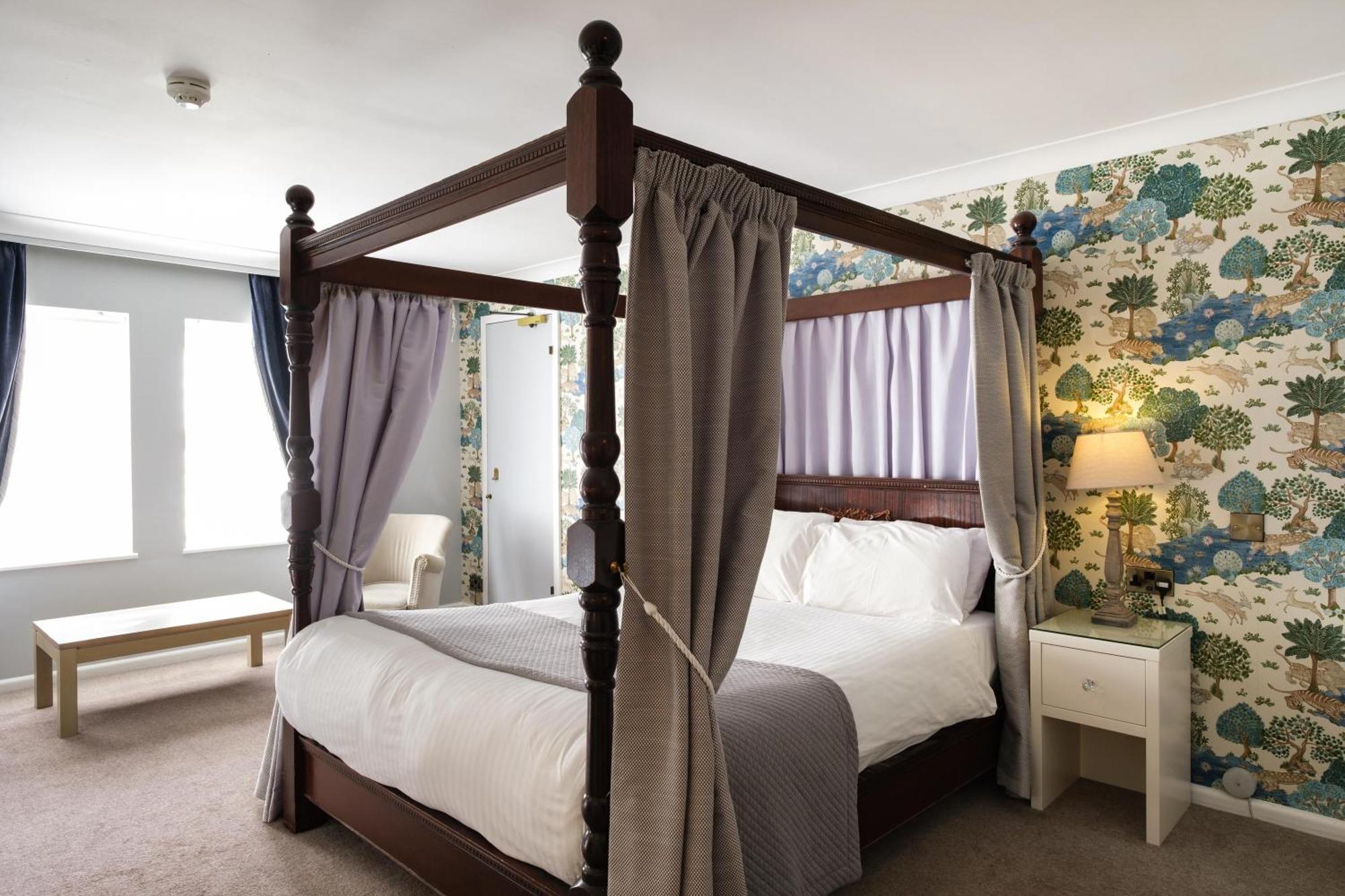 Superior Double Room Four Poster Bed Non-Smoking
