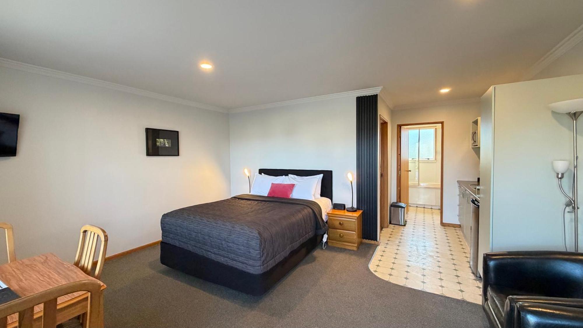 One bedroom Spa Bath apartment two Queens