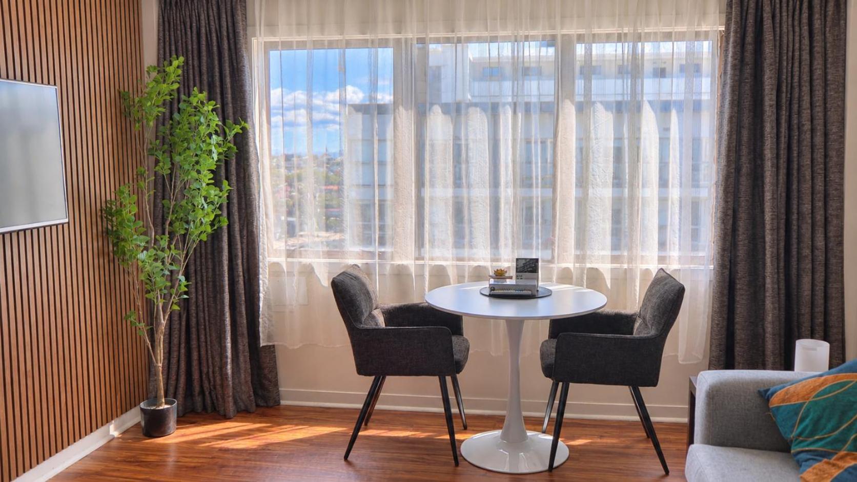 Two-Bedroom Apartment Split Level Queen Single