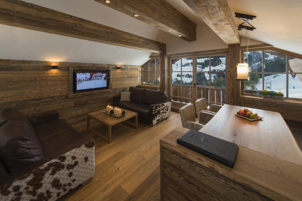 Three-Bedroom Apartment,253418353:JPEG