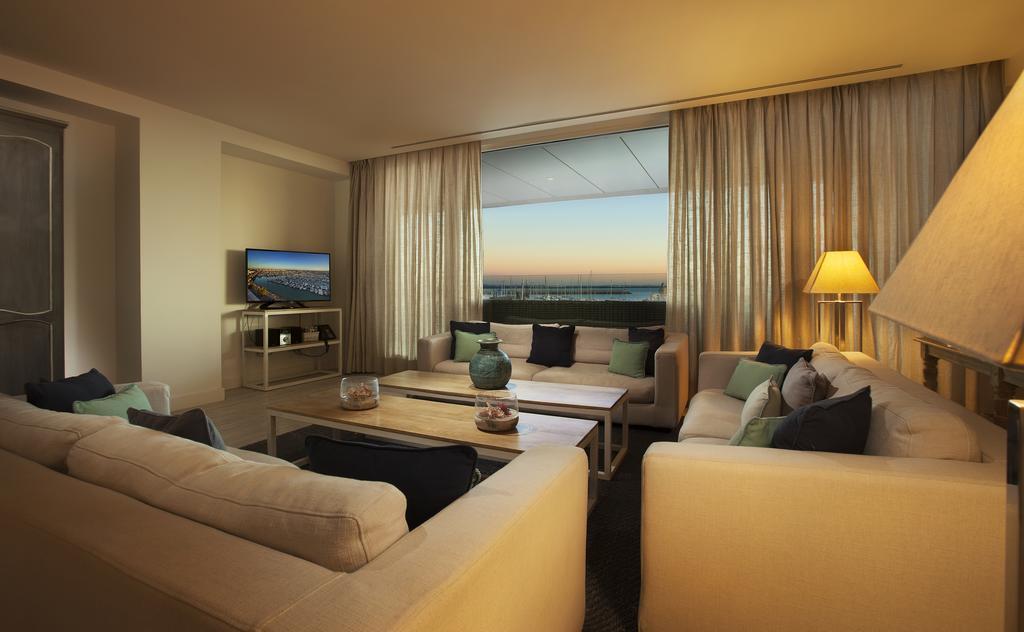 Deluxe Three-Bedroom Apartment,645490269:JPEG