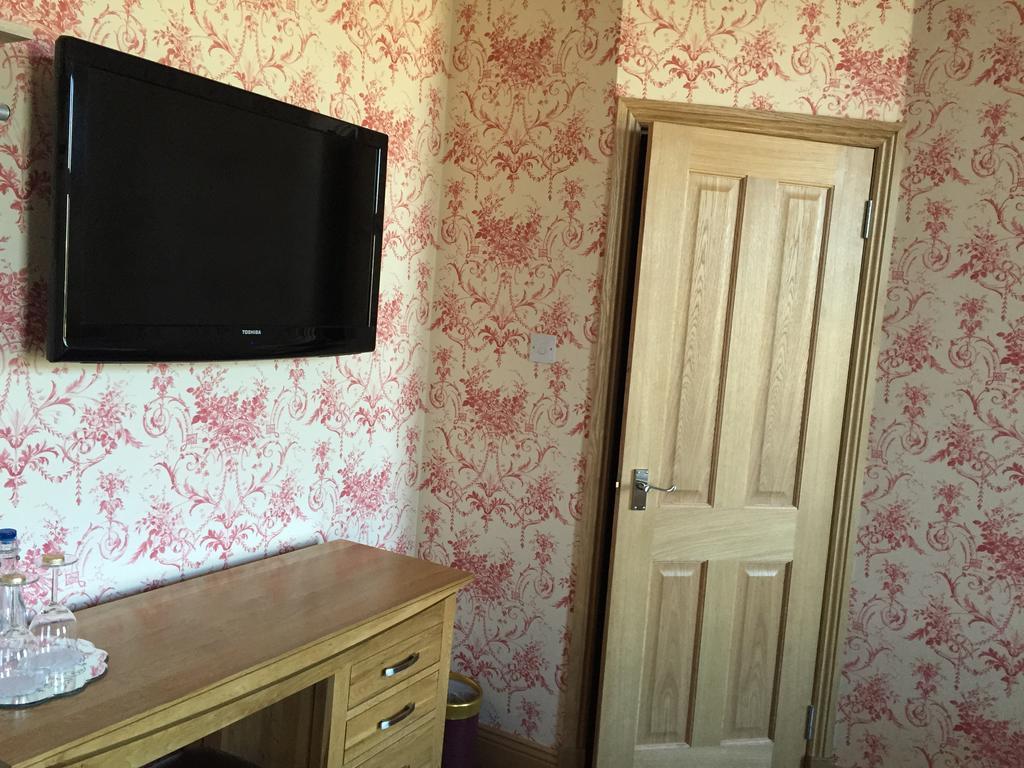 Family Room (2 Adults + 2 Children)