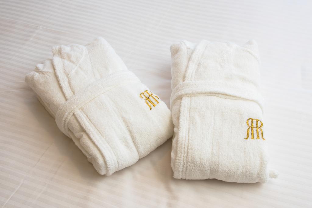 Standard Double Room Late Check 1600 Early Check-out 1000 Non-Smoking
