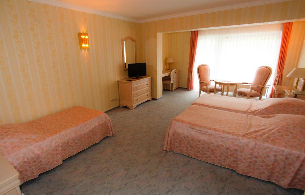 Familienzimmer (2 Erwachsene + 2 Kinder)