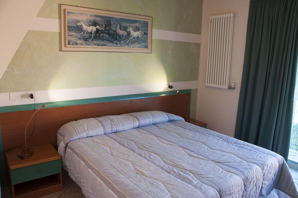 Standard Double Room,194383441:JPEG