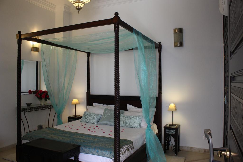 Large Double Room,825001946:JPEG