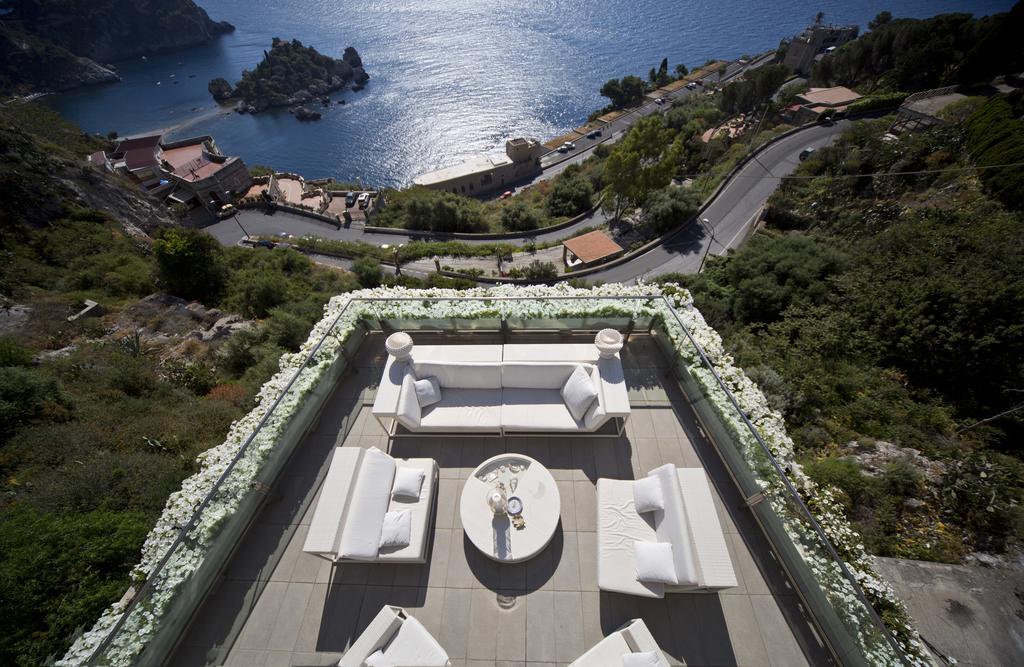Camera Matrimoniale con Balcone e Vista Mare