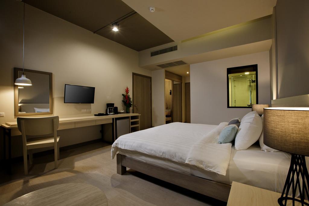 Premier Double or Twin Room Pool Access,217141043:JPEG