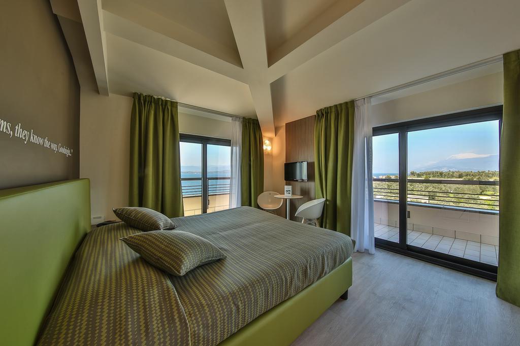 Superior Double or Twin Room Balcony Lake View