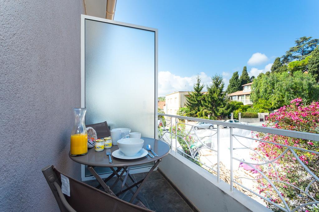 Studio Balcony,413724552:JPEG