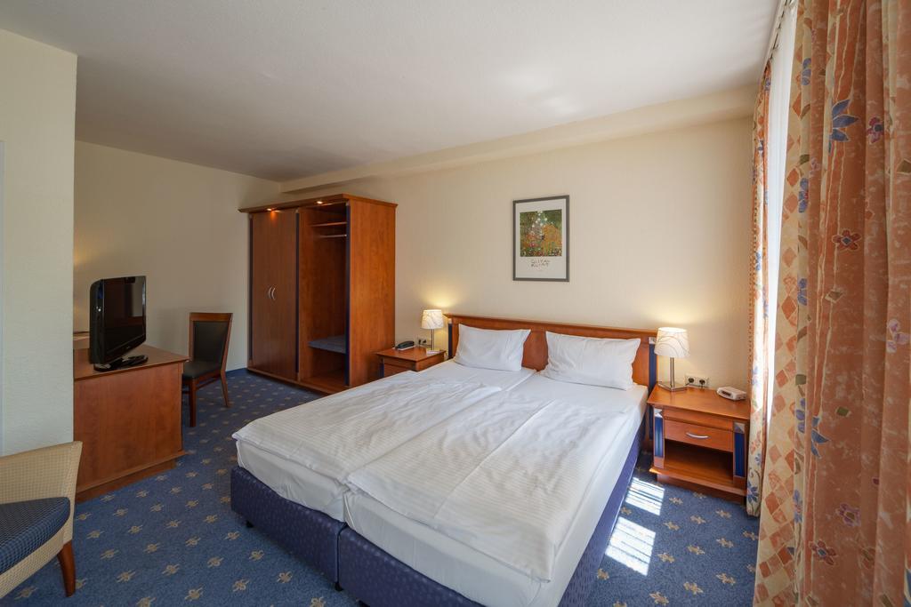 Standard Double Room,229176259:JPEG