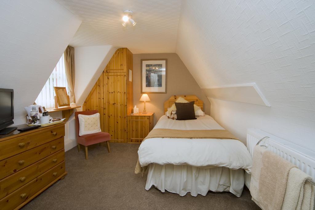 Single Room with Shared Bathroom