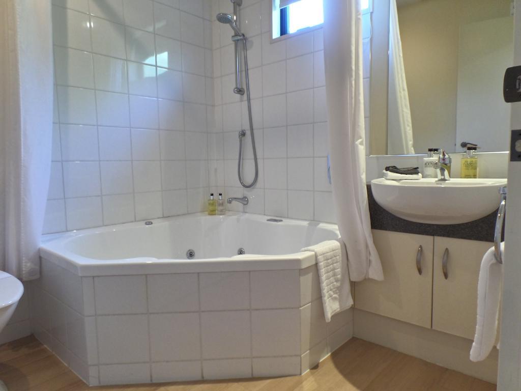 Studio with Spa Bath