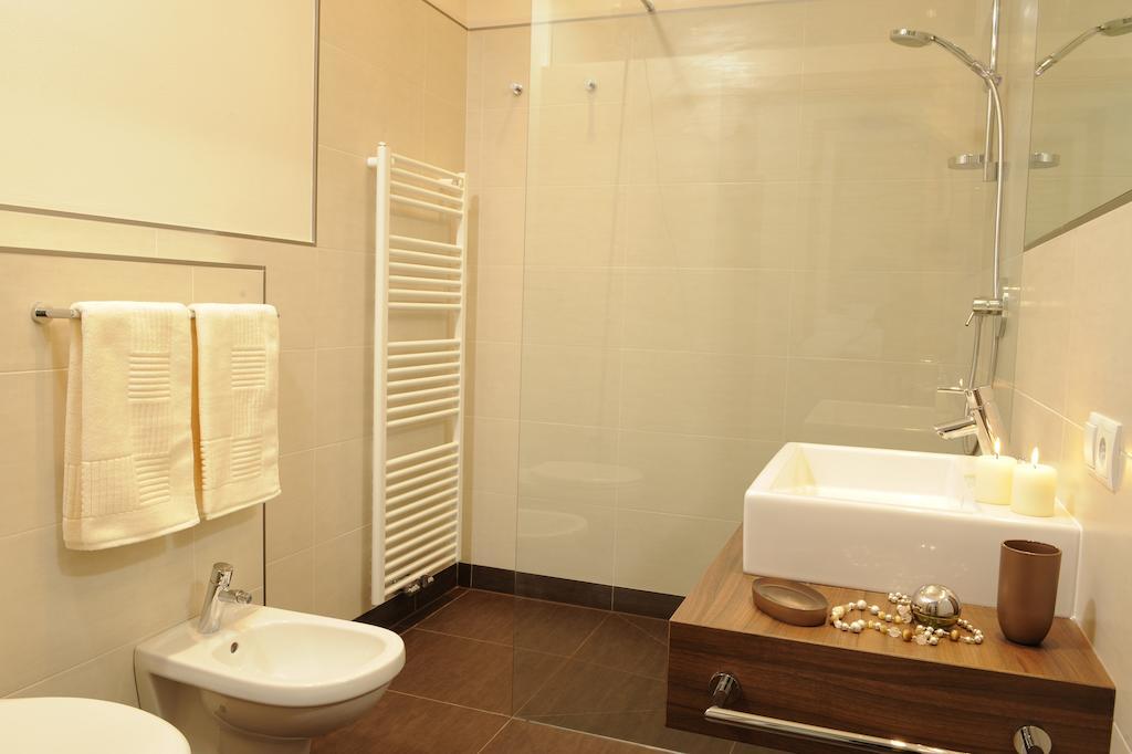 Two-Bedroom Apartment,400907904:JPEG