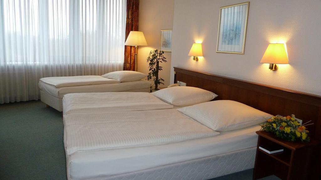 Standard Double or Twin Room,144709676:JPEG