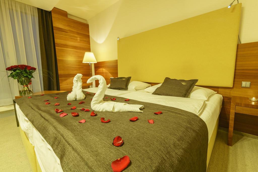 Deluxe Suite with Balcony (2 Adults + 2 Children)