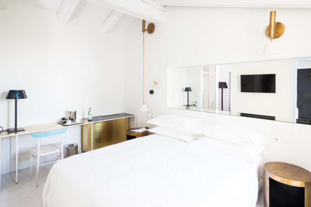 Junior Suite Terrace City view