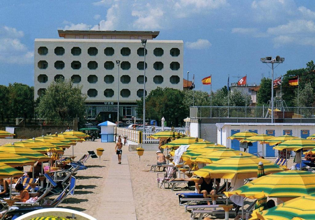 Double or Twin Room Balcony Beach Access,33434173: