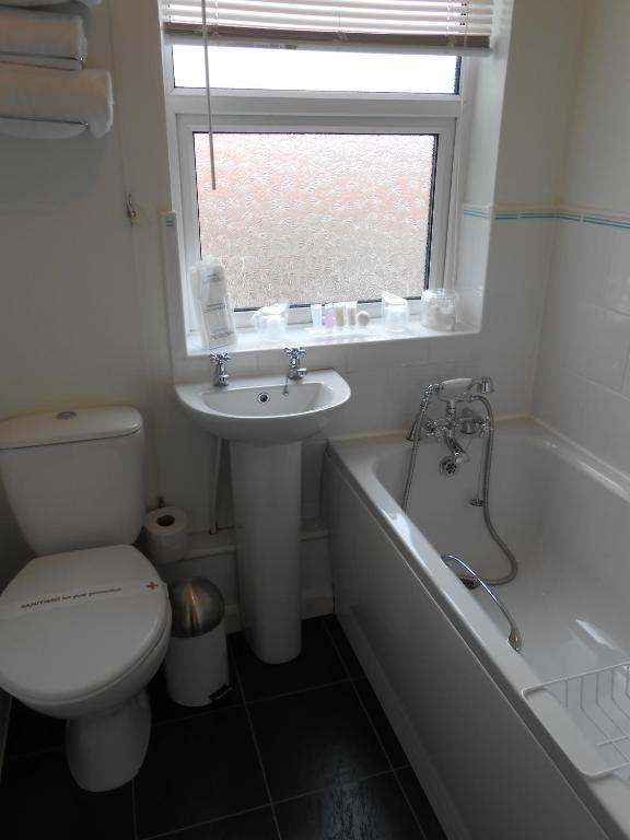 Twin Room Bath