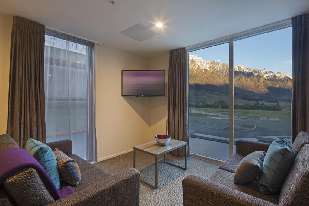 One-Bedroom Apartment King Bed,1283529928:JPEG