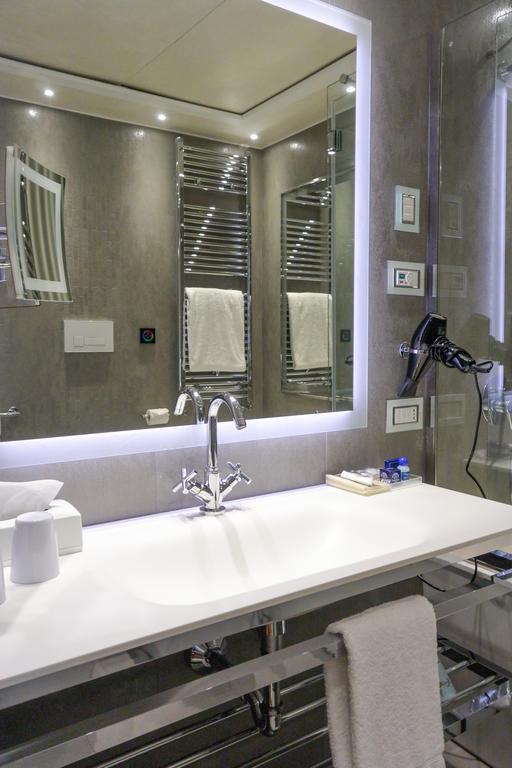 Deluxe Single Room with City View and Full Breakfast
