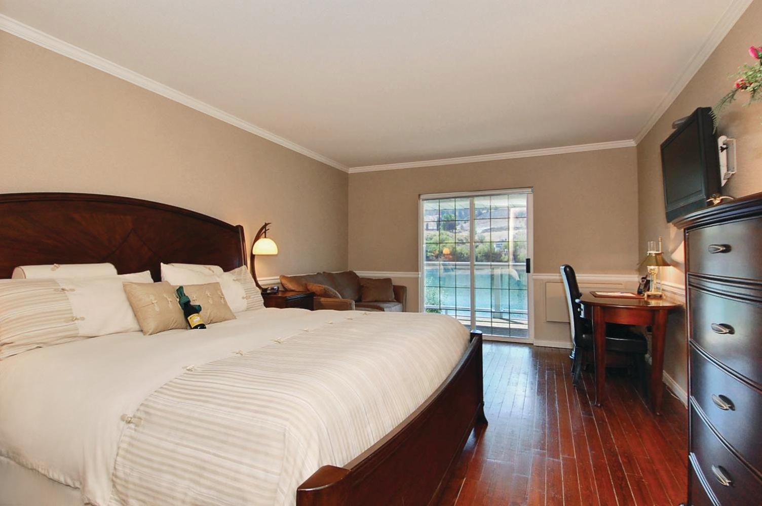 Deluxe King Room- River View