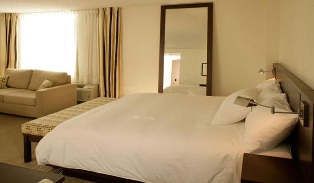 Executive Suite,27830438:JPEG